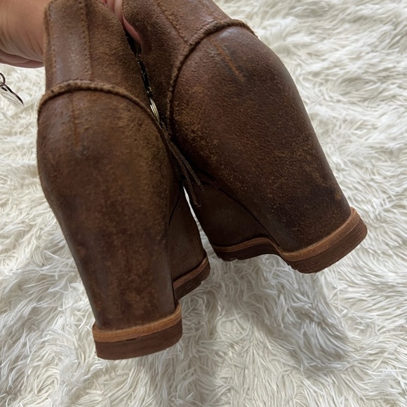 Ugg Myrna Chestnut Wedges Boots - size 6.5 - Picture 5 of 10